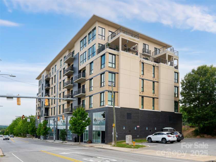 45 Asheland Avenue, Asheville, NC 28801.  MLS# CAR4247398, YatesRealty ID 2896. 