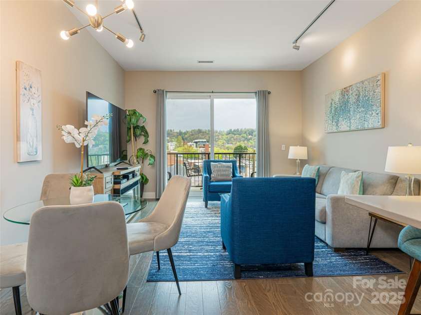 45 Asheland Avenue, Asheville, NC 28801.  MLS# CAR4247398, YatesRealty ID 2896. 