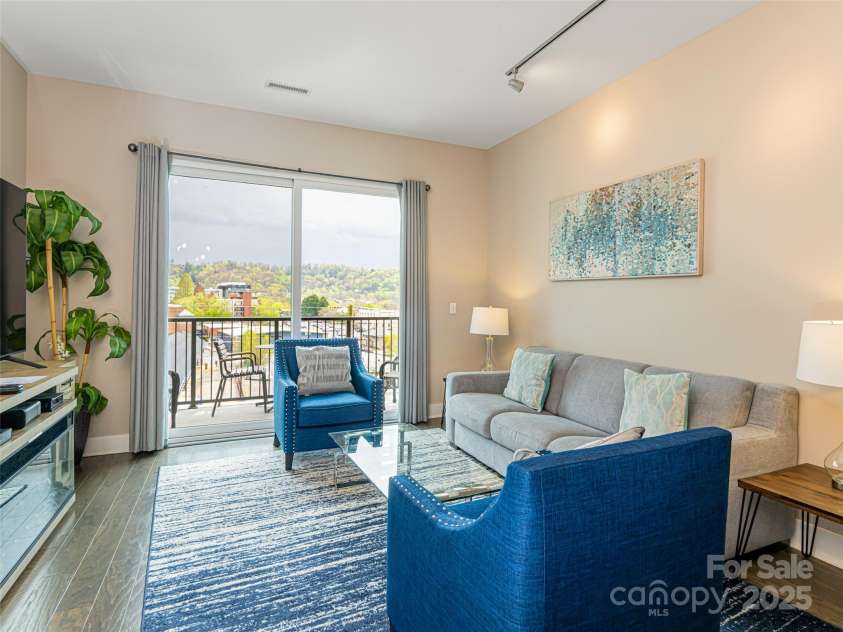 45 Asheland Avenue, Asheville, NC 28801.  MLS# CAR4247398, YatesRealty ID 2896. 