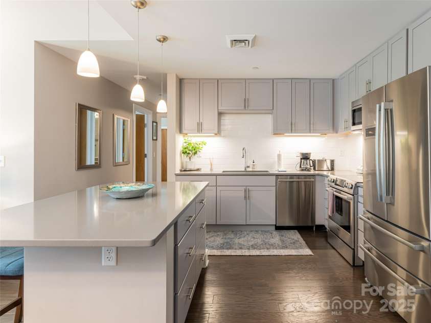 45 Asheland Avenue, Asheville, NC 28801.  MLS# CAR4247398, YatesRealty ID 2896. 