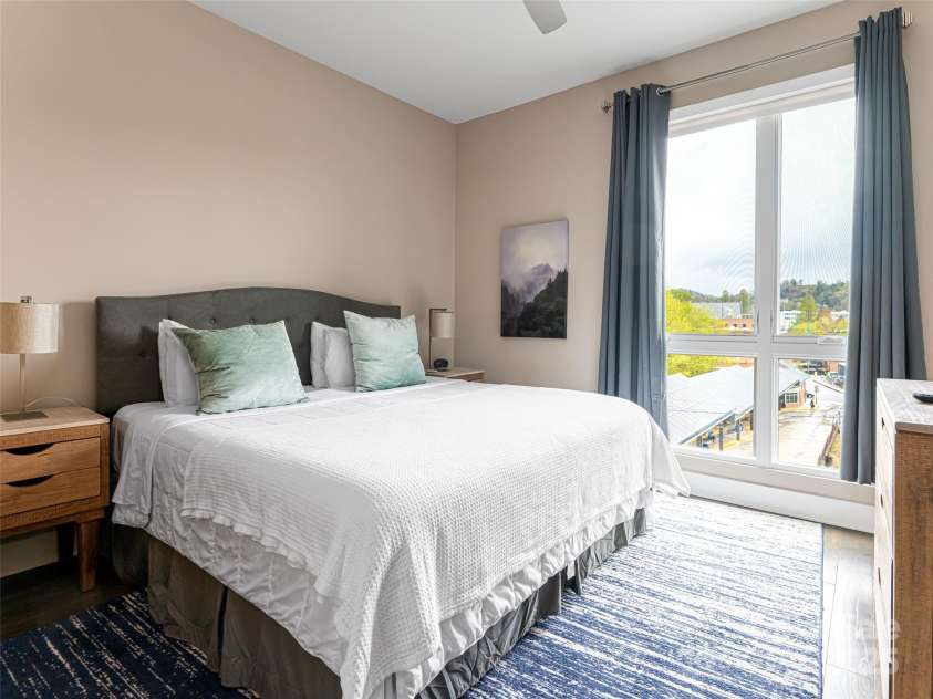 45 Asheland Avenue, Asheville, NC 28801.  MLS# CAR4247398, YatesRealty ID 2896. 