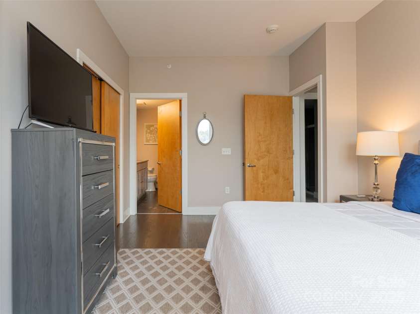 45 Asheland Avenue, Asheville, NC 28801.  MLS# CAR4247398, YatesRealty ID 2896. 