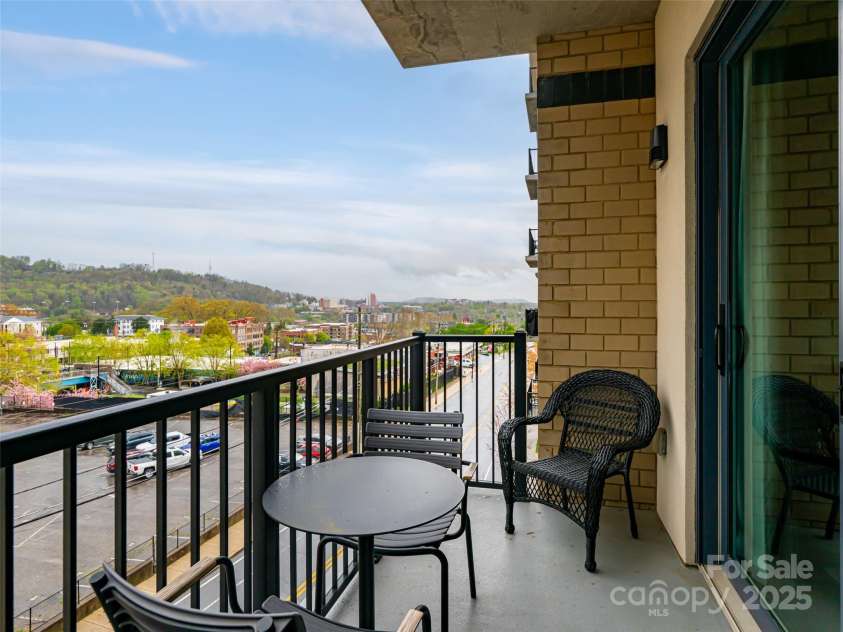 45 Asheland Avenue, Asheville, NC 28801.  MLS# CAR4247398, YatesRealty ID 2896. 