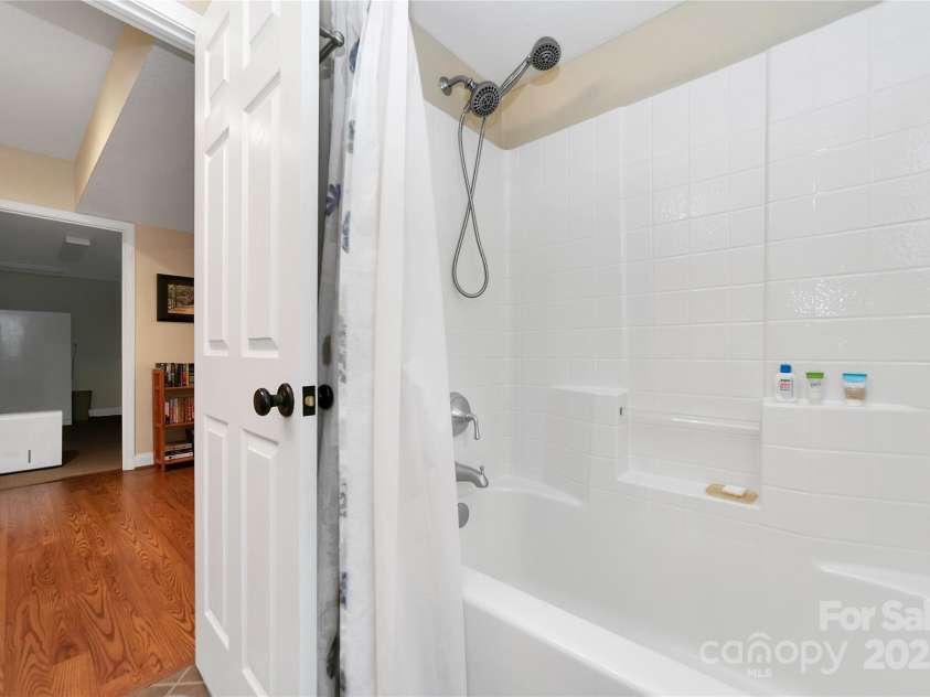 50 Duya Court, Brevard, NC 28712.  MLS# CAR4280810, YatesRealty ID 2896. Bath Tub