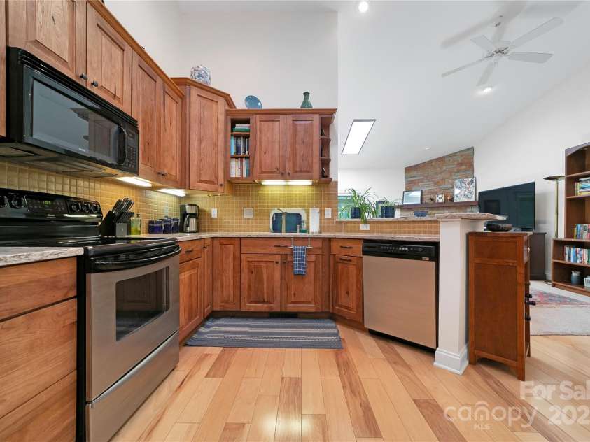 50 Duya Court, Brevard, NC 28712.  MLS# CAR4280810, YatesRealty ID 2896. Granite Counters 