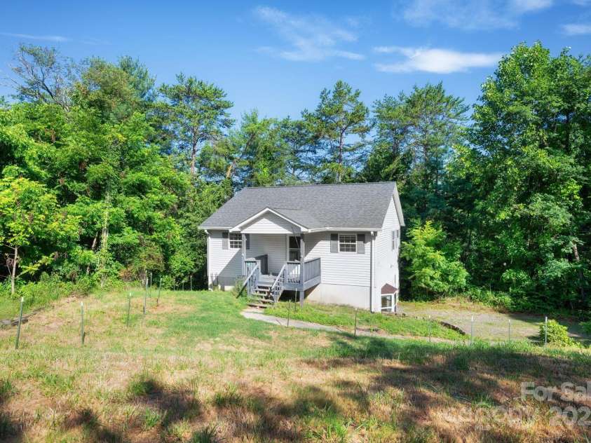 42 Anna Glenn Lane, Weaverville, NC 28787.  MLS# CAR4269501, YatesRealty ID 28961. 