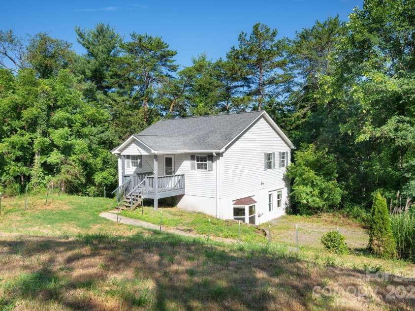 42 Anna Glenn Lane, Weaverville, NC 28787.  MLS# CAR4269501, YatesRealty ID 28961. 