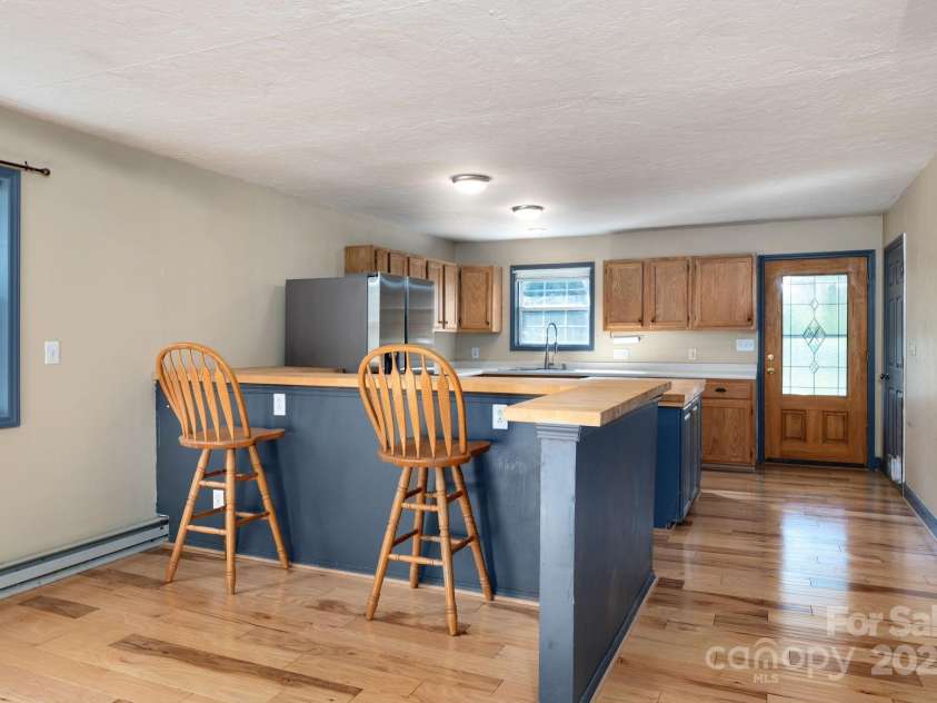 42 Anna Glenn Lane, Weaverville, NC 28787.  MLS# CAR4269501, YatesRealty ID 28961. 
