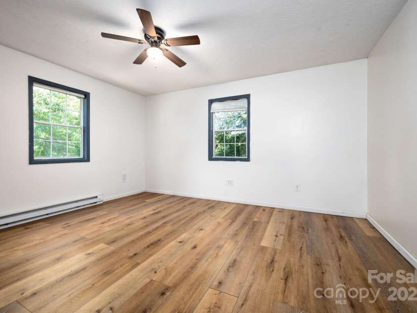 42 Anna Glenn Lane, Weaverville, NC 28787.  MLS# CAR4269501, YatesRealty ID 28961. 