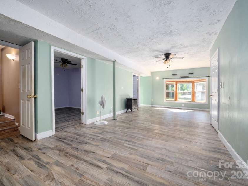 42 Anna Glenn Lane, Weaverville, NC 28787.  MLS# CAR4269501, YatesRealty ID 28961. 
