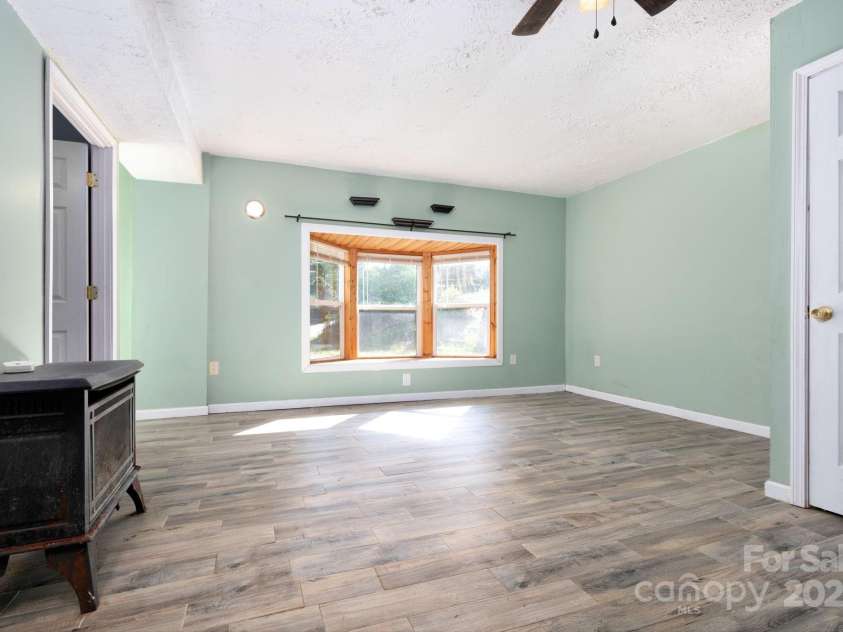 42 Anna Glenn Lane, Weaverville, NC 28787.  MLS# CAR4269501, YatesRealty ID 28961. 