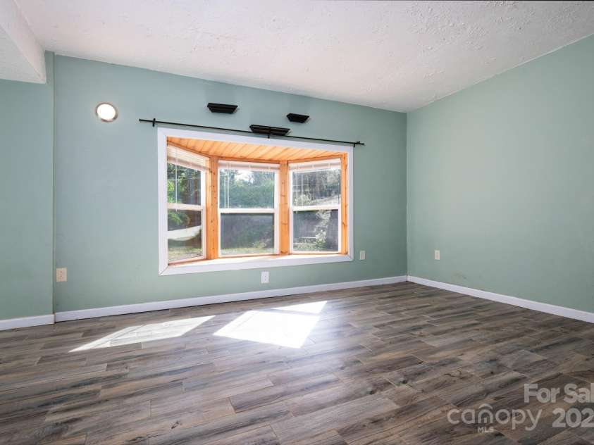 42 Anna Glenn Lane, Weaverville, NC 28787.  MLS# CAR4269501, YatesRealty ID 28961. 