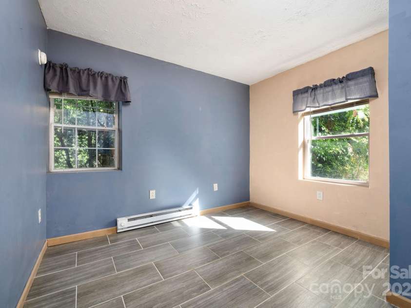 42 Anna Glenn Lane, Weaverville, NC 28787.  MLS# CAR4269501, YatesRealty ID 28961. 