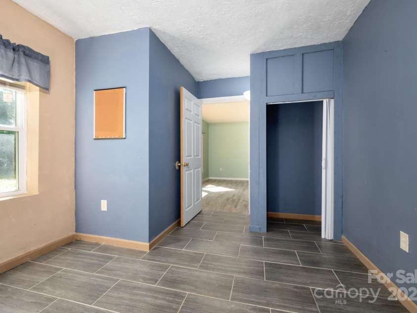 42 Anna Glenn Lane, Weaverville, NC 28787.  MLS# CAR4269501, YatesRealty ID 28961. 