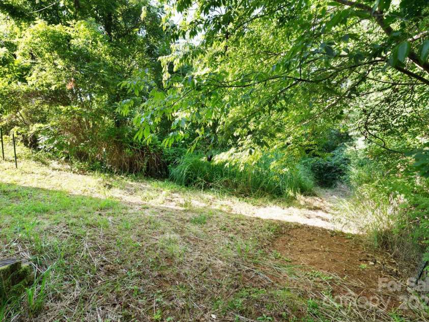 42 Anna Glenn Lane, Weaverville, NC 28787.  MLS# CAR4269501, YatesRealty ID 28961. 