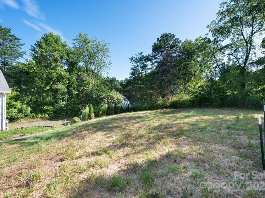 42 Anna Glenn Lane, Weaverville, NC 28787.  MLS# CAR4269501, YatesRealty ID 28961. 