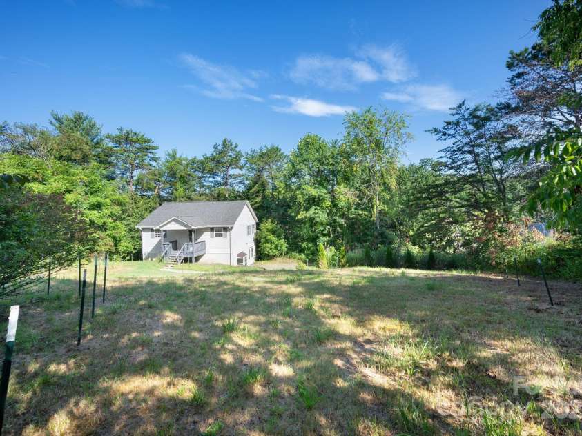 42 Anna Glenn Lane, Weaverville, NC 28787.  MLS# CAR4269501, YatesRealty ID 28961. 