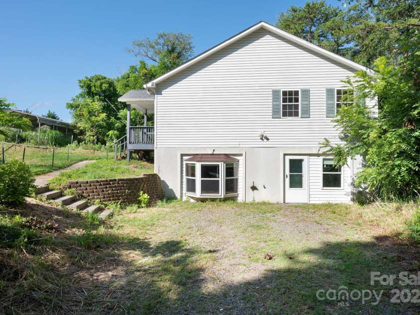 42 Anna Glenn Lane, Weaverville, NC 28787.  MLS# CAR4269501, YatesRealty ID 28961. 