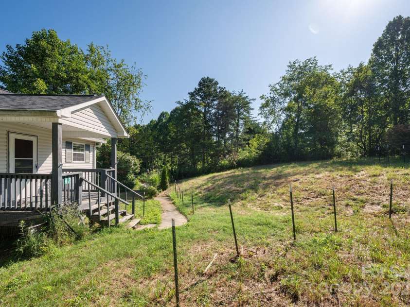 42 Anna Glenn Lane, Weaverville, NC 28787.  MLS# CAR4269501, YatesRealty ID 28961. 