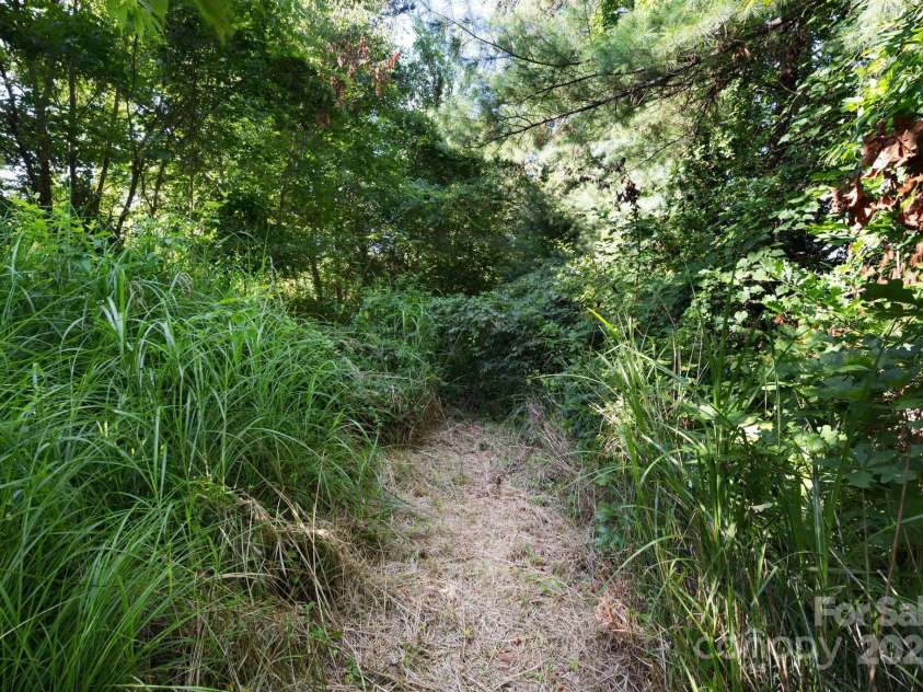 42 Anna Glenn Lane, Weaverville, NC 28787.  MLS# CAR4269501, YatesRealty ID 28961. 
