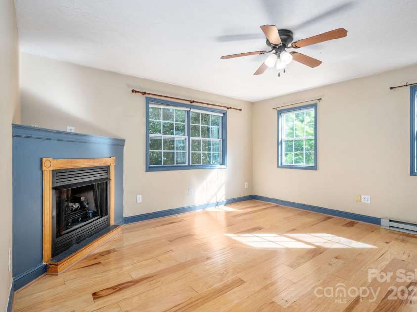 42 Anna Glenn Lane, Weaverville, NC 28787.  MLS# CAR4300080, YatesRealty ID 28961. 