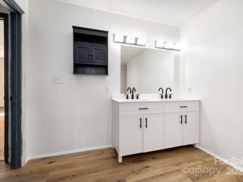 42 Anna Glenn Lane, Weaverville, NC 28787.  MLS# CAR4300080, YatesRealty ID 28961. 