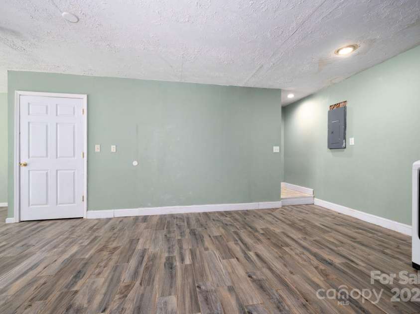 42 Anna Glenn Lane, Weaverville, NC 28787.  MLS# CAR4300080, YatesRealty ID 28961. 