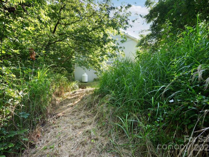 42 Anna Glenn Lane, Weaverville, NC 28787.  MLS# CAR4300080, YatesRealty ID 28961. 