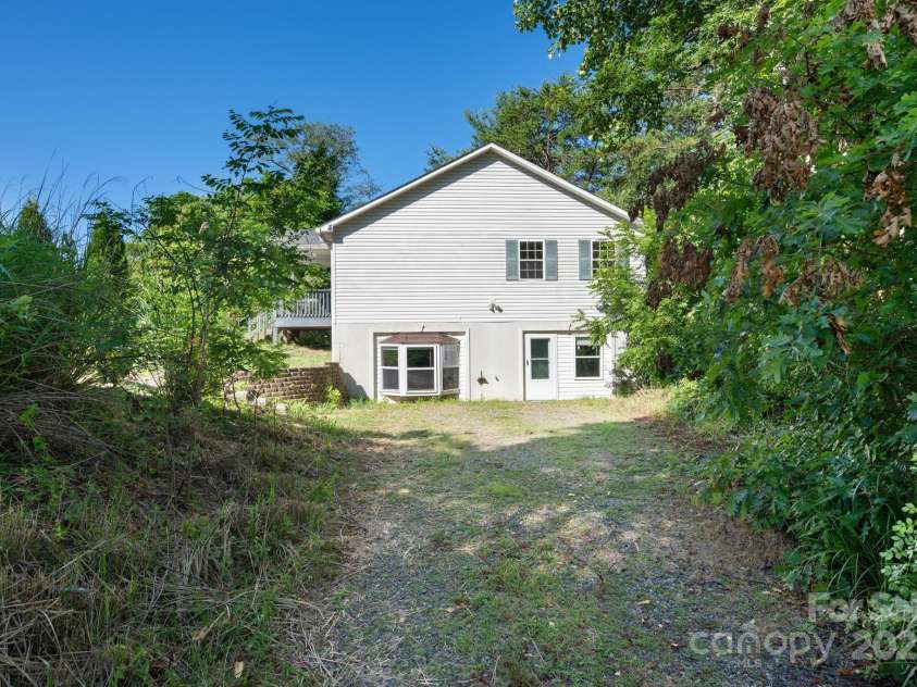 42 Anna Glenn Lane, Weaverville, NC 28787.  MLS# CAR4300080, YatesRealty ID 28961. 