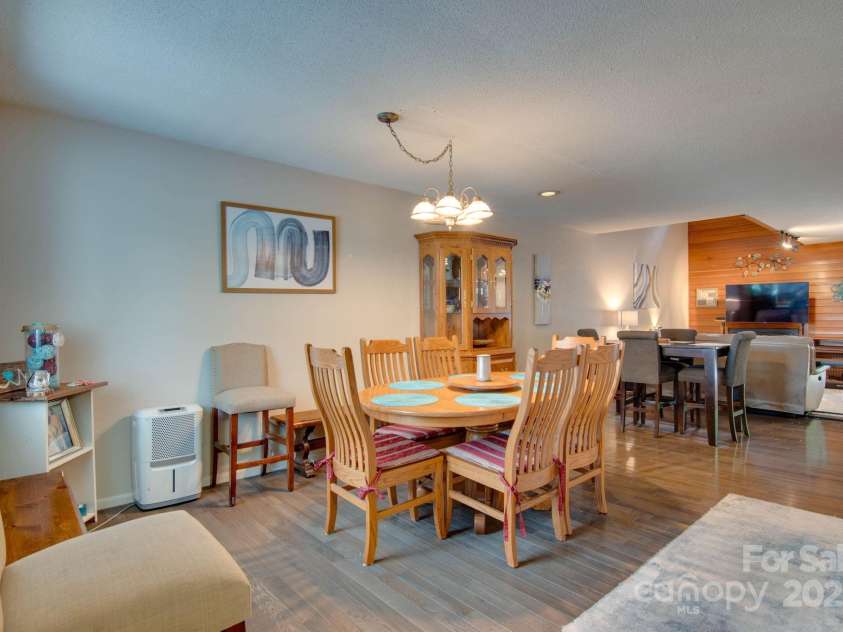 1034 Center Street, Hickory, NC 28601.  MLS# CAR4276132, YatesRealty ID 28963. 