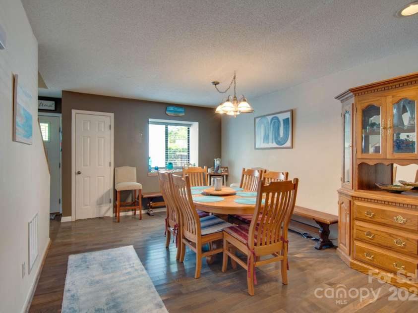 1034 Center Street, Hickory, NC 28601.  MLS# CAR4276132, YatesRealty ID 28963. 