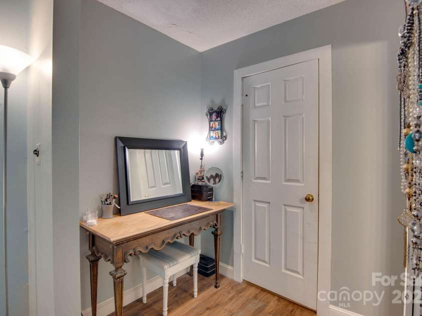 1034 Center Street, Hickory, NC 28601.  MLS# CAR4276132, YatesRealty ID 28963. 