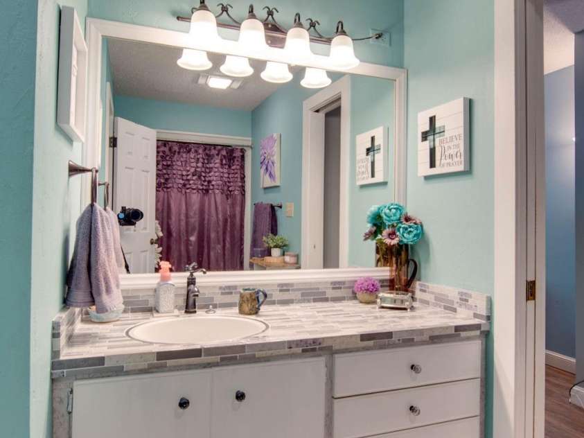 1034 Center Street, Hickory, NC 28601.  MLS# CAR4276132, YatesRealty ID 28963. 