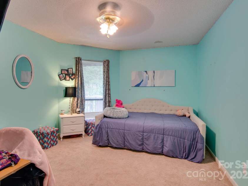 1034 Center Street, Hickory, NC 28601.  MLS# CAR4276132, YatesRealty ID 28963. 