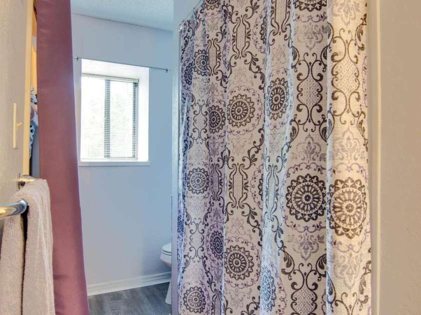 1034 Center Street, Hickory, NC 28601.  MLS# CAR4276132, YatesRealty ID 28963. 