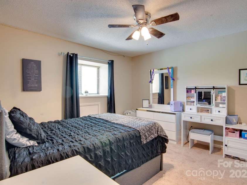 1034 Center Street, Hickory, NC 28601.  MLS# CAR4276132, YatesRealty ID 28963. 