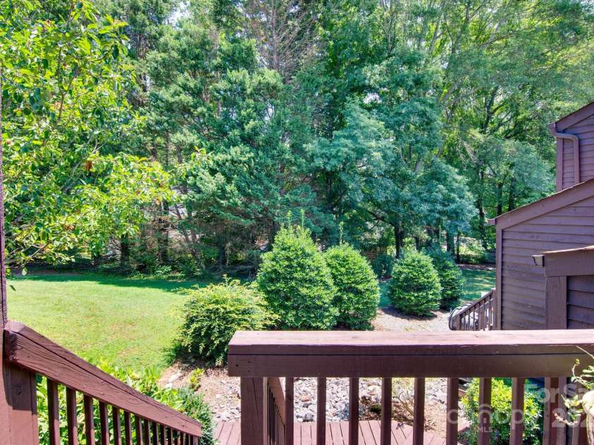 1034 Center Street, Hickory, NC 28601.  MLS# CAR4276132, YatesRealty ID 28963. 