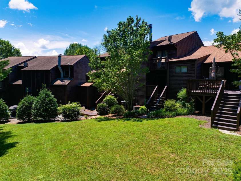 1034 Center Street, Hickory, NC 28601.  MLS# CAR4276132, YatesRealty ID 28963. 