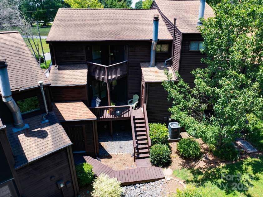 1034 Center Street, Hickory, NC 28601.  MLS# CAR4276132, YatesRealty ID 28963. 