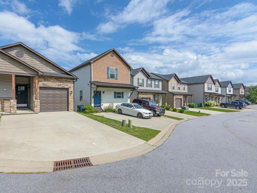 603 Cardwell Lane, Fletcher, NC 28732.  MLS# CAR4274815, YatesRealty ID 28965. Neighborhood