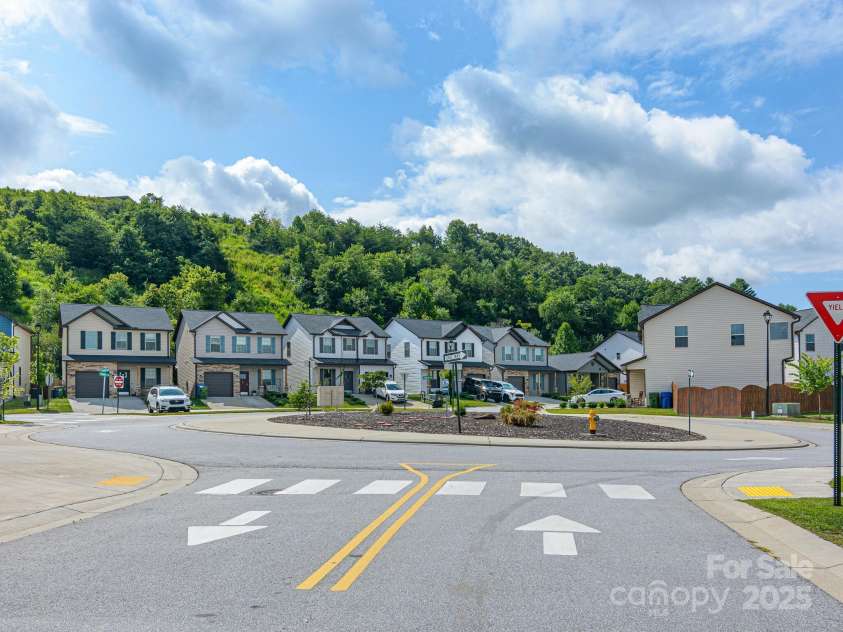 603 Cardwell Lane, Fletcher, NC 28732.  MLS# CAR4274815, YatesRealty ID 28965. Neighborhood
