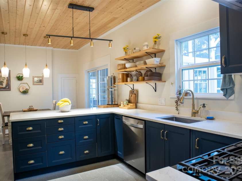 102 Cuthberson Street, Morganton, NC 28655.  MLS# CAR4274087, YatesRealty ID 28967. 