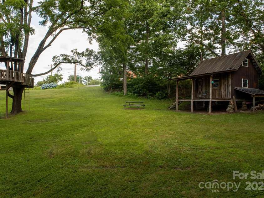 102 Cuthberson Street, Morganton, NC 28655.  MLS# CAR4274087, YatesRealty ID 28967. 