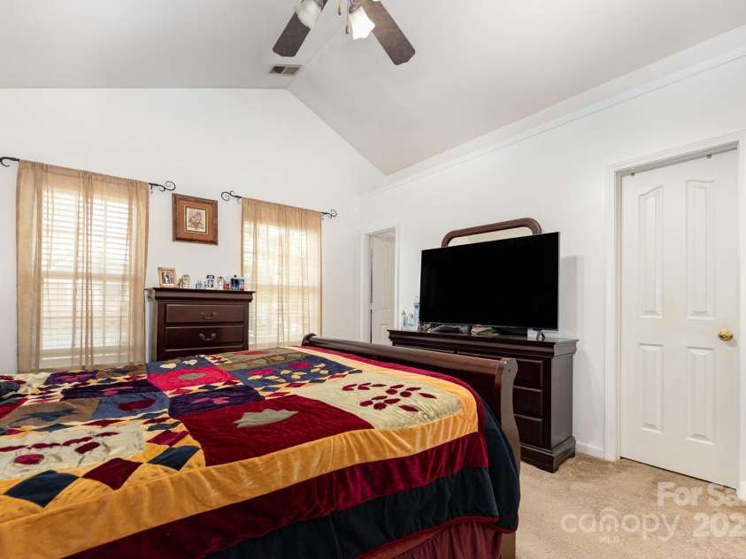 5448 Wyalong Drive, Charlotte, NC 28227.  MLS# CAR4275407, YatesRealty ID 28968. 