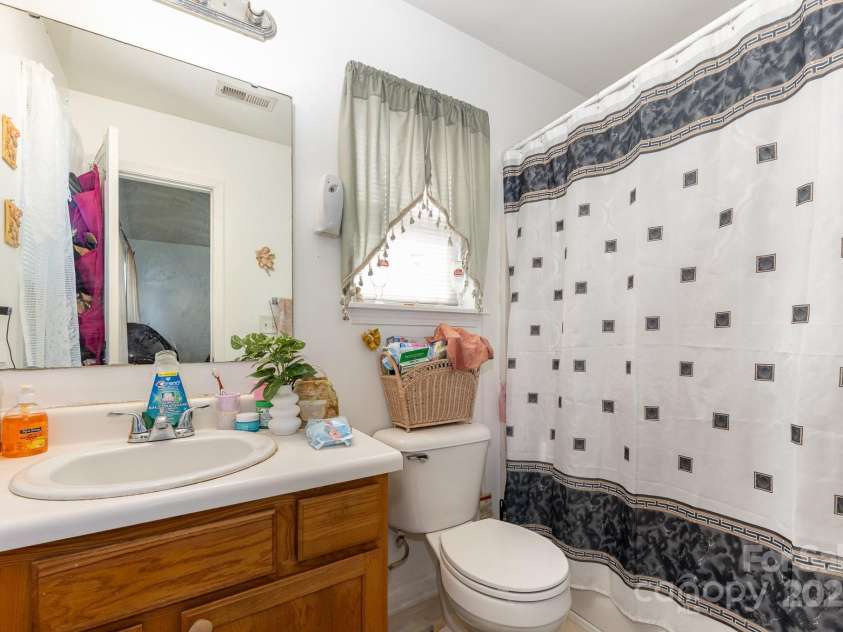 5448 Wyalong Drive, Charlotte, NC 28227.  MLS# CAR4275407, YatesRealty ID 28968. 