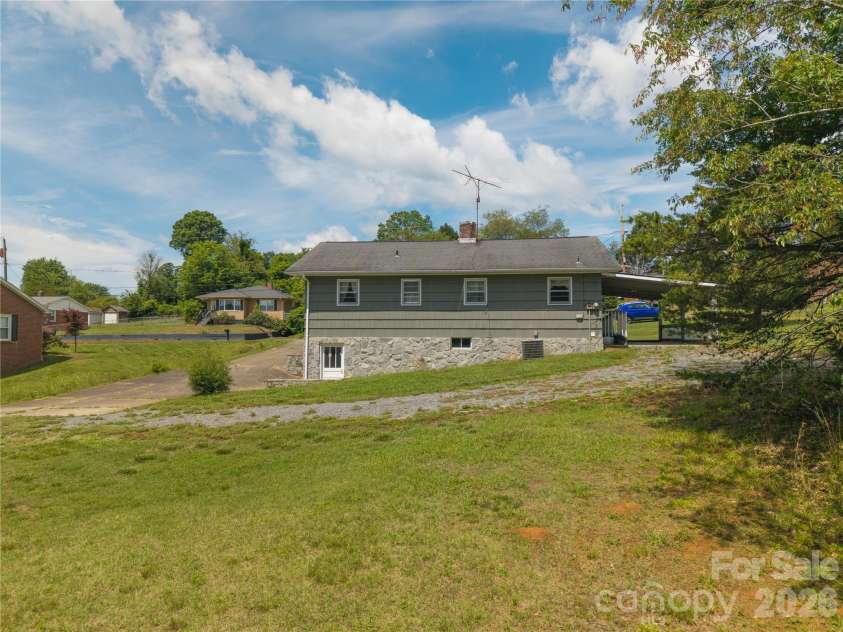 122 Whitley Road, Morganton, NC 28655.  MLS# CAR4389485, YatesRealty ID 28969. 