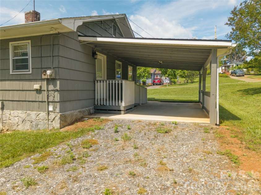 122 Whitley Road, Morganton, NC 28655.  MLS# CAR4389485, YatesRealty ID 28969. 