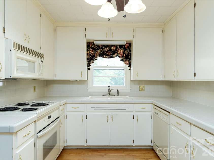 122 Whitley Road, Morganton, NC 28655.  MLS# CAR4389485, YatesRealty ID 28969. 