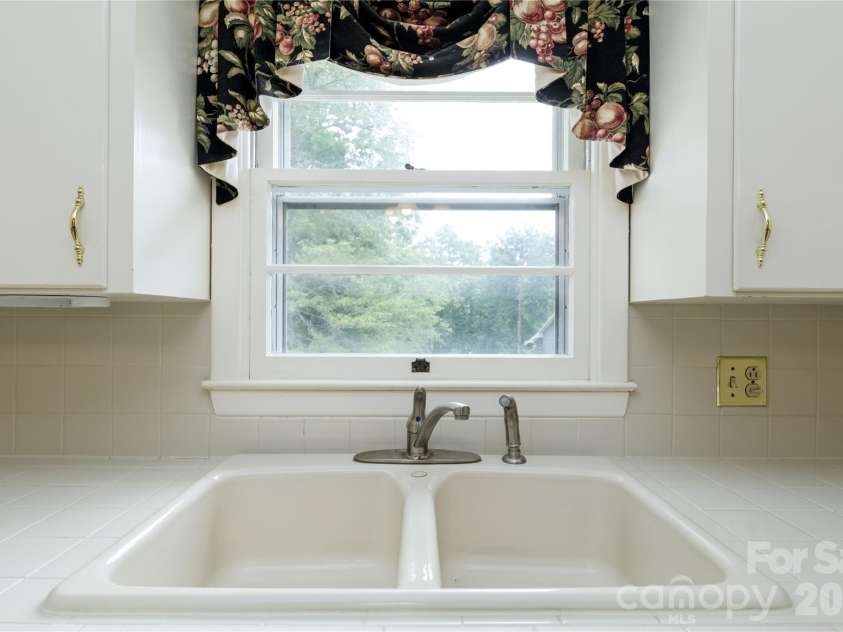 122 Whitley Road, Morganton, NC 28655.  MLS# CAR4389485, YatesRealty ID 28969. 