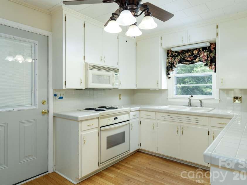 122 Whitley Road, Morganton, NC 28655.  MLS# CAR4389485, YatesRealty ID 28969. 